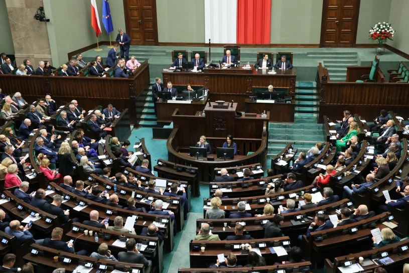 Posłowie ostro o projekcie ws. zarobków lekarzy. "Paniczna reakcja KO"