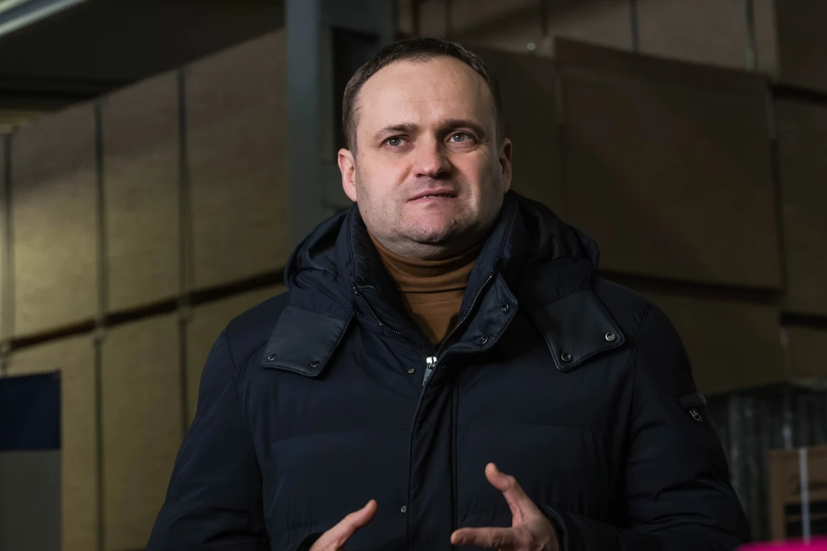 W ataku rosyjskich dronów na statki handlowe na Morzu Czarnym zginął członek załogi jednostki pod banderą Panamy, a dwóch innych zostało rannych - poinformował we wpisie zamieszczonym w mediach społecznościowych wicepremier Ukrainy Ołeksij Kułeba. Zaznaczył, że "Rosja prowadzi wojnę przeciwko swobodzie żeglugi, międzynarodowemu handlowi i globalnemu bezpieczeństwu żywnościowemu". 