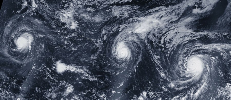 Ocieplenie wody Oceanu Spokojnego wskazuje na przebudzenie El Niño - informuje Europejska Agencja Kosmiczna. To klimatyczne zjawisko może wzmocnić zjawiska pogodowe na całym świecie, nasilając skrajności - od fal upałów i susz po ulewne deszcze czy powodzie.
