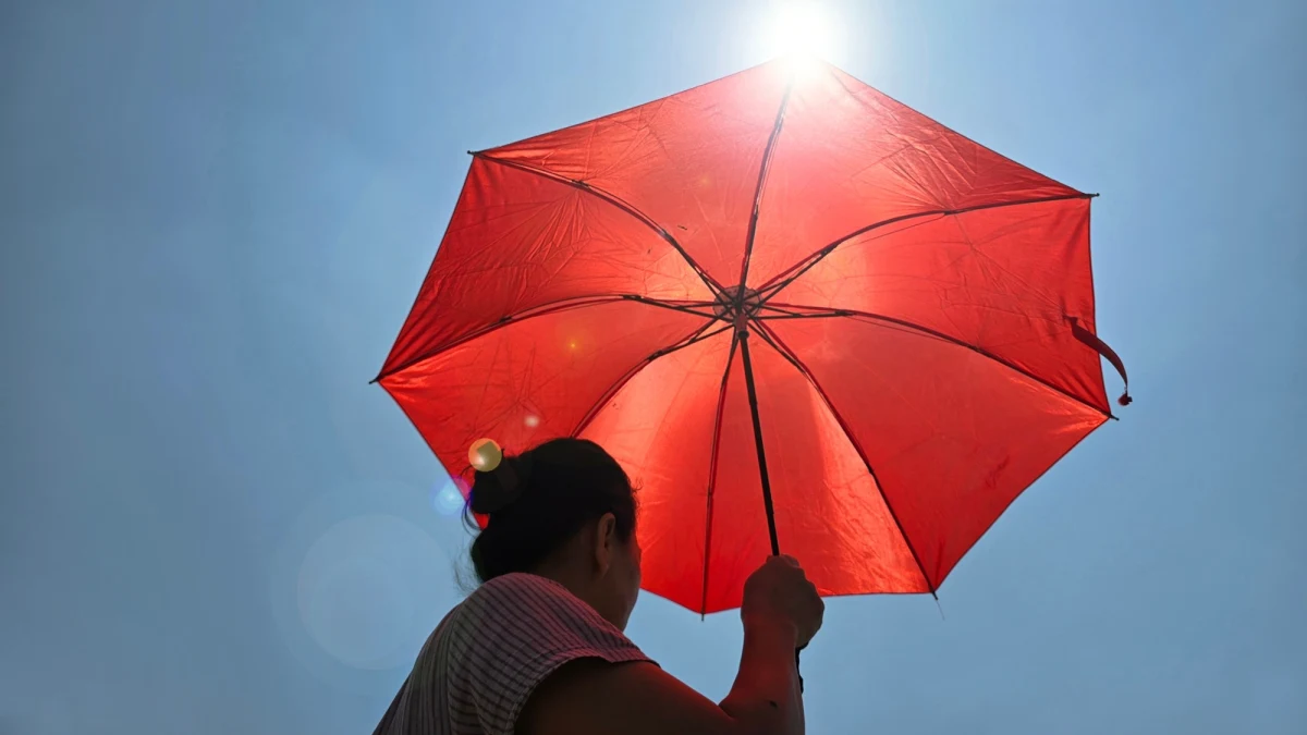 Fala gorąca nadciąga nad Polskę. Dla sześciu zachodnich województw Instytut Meteorologii i Gospodarki Wodnej (IMGW) wydał ostrzeżenia I i II stopnia przed upałami. Prognozuje się temperaturę nawet do 35 st. C w sobotę.