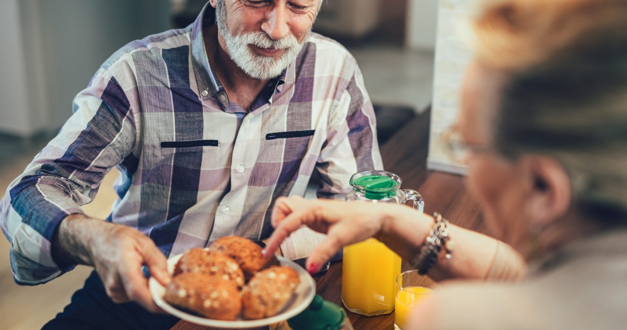 Podnosi cholesterol bez twojej winy. Nie tylko zła dieta czy brak ruchu się liczą