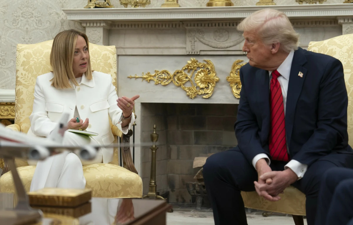 Włosko-amerykański kryzys dyplomatyczny po kontrowersyjnych słowach Donalda Trumpa pod adresem Giorgii Meloni. W reakcji na wypowiedź prezydenta USA, który w wywiadzie dla włoskiej telewizji stwierdził, że szefowa włoskiego rządu "błagała go o wspólne zdjęcie", minister spraw zagranicznych Antonio Tajani odwołał w piątek zaplanowaną wizytę w Stanach Zjednoczonych.
