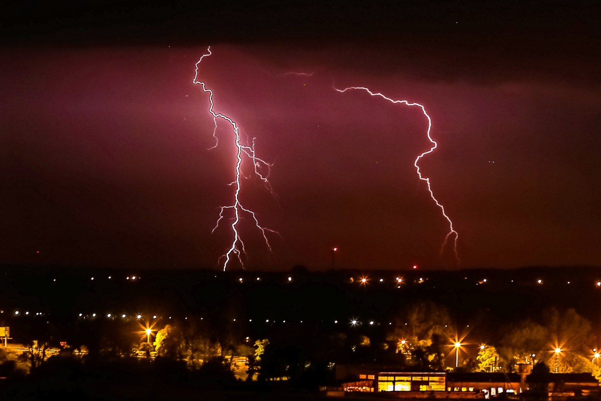 Nadchodzą burze z silnym wiatrem. RCB ostrzega