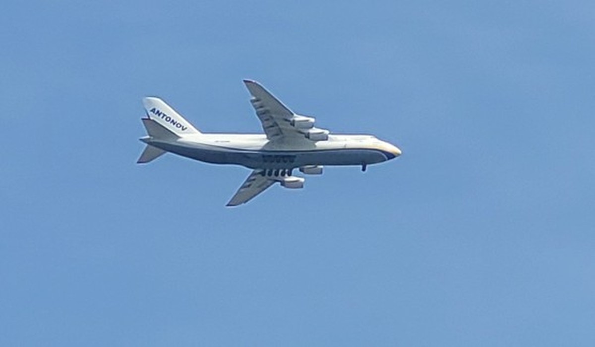 Ukraiński kolos Antonov wylądował w podpoznańskich Krzesinach [ZDJĘCIA]