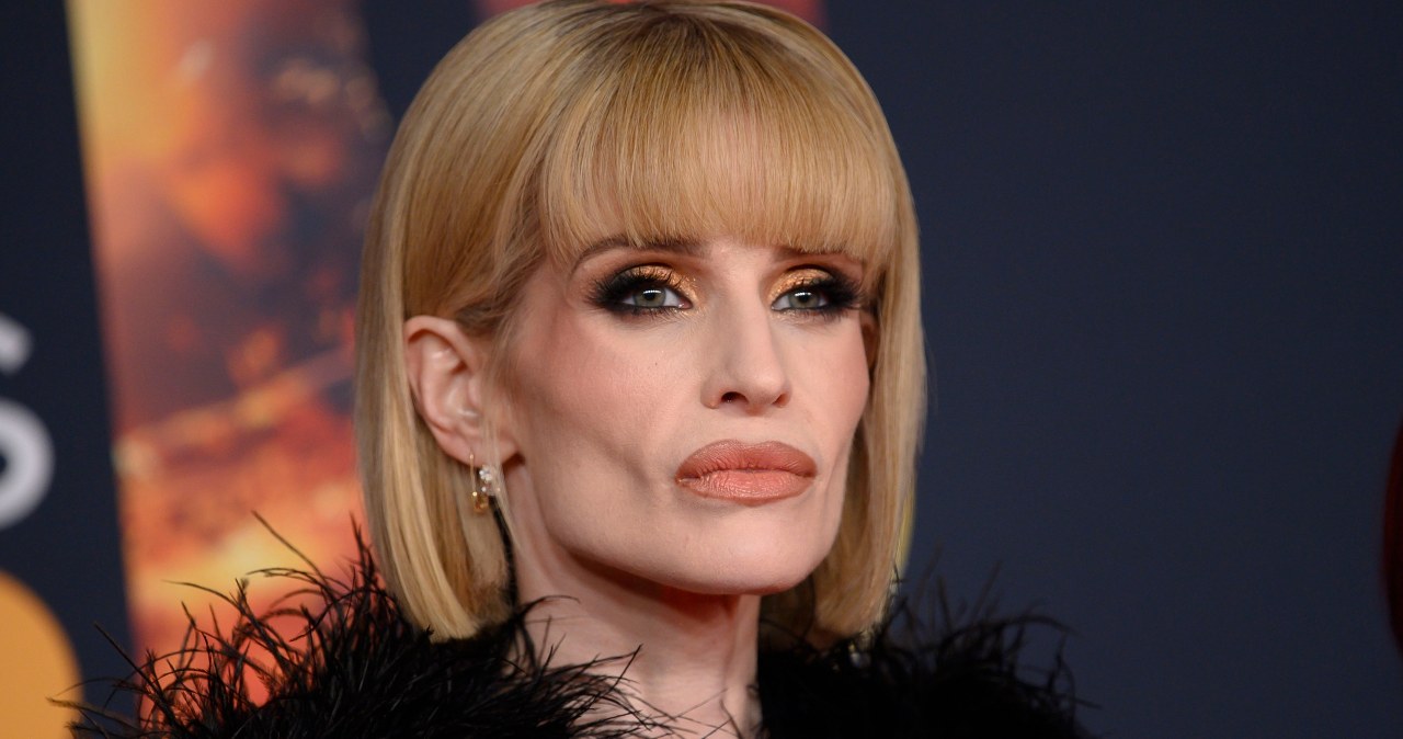 Kelly Osbourne promienieje. Jej stylizacja przyciągała spojrzenia