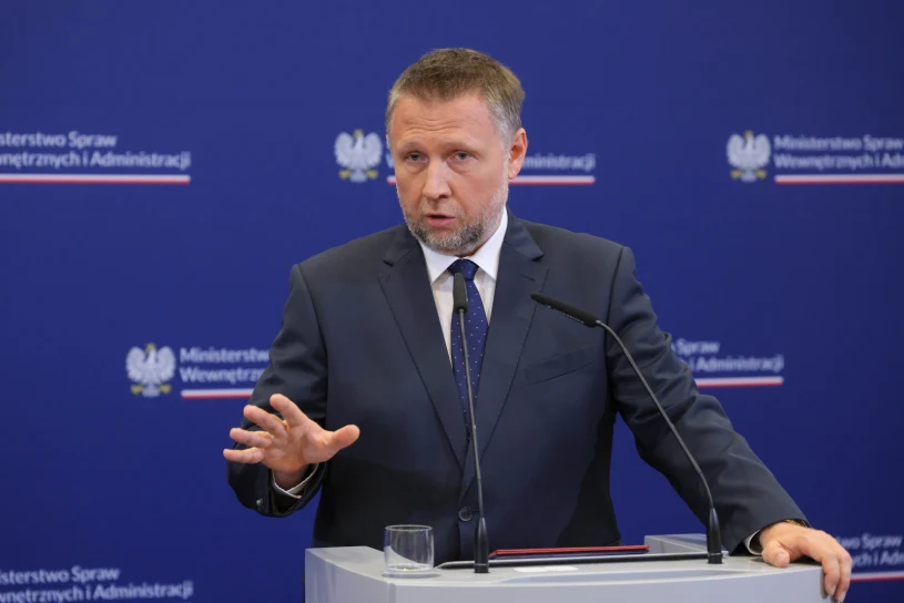 "Zdecydowana reakcja państwa". Szef MSWiA o serii przeszukań w kraju
