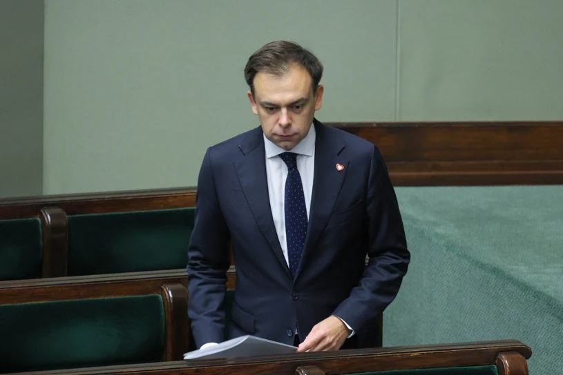 Afera w Warszawie. Minister finansów odpiera oskarżenia: Nie pozwolę
