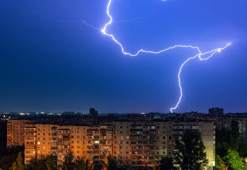 Alarm dla całego kraju. "Zjawiska będą bardzo gwałtowne"