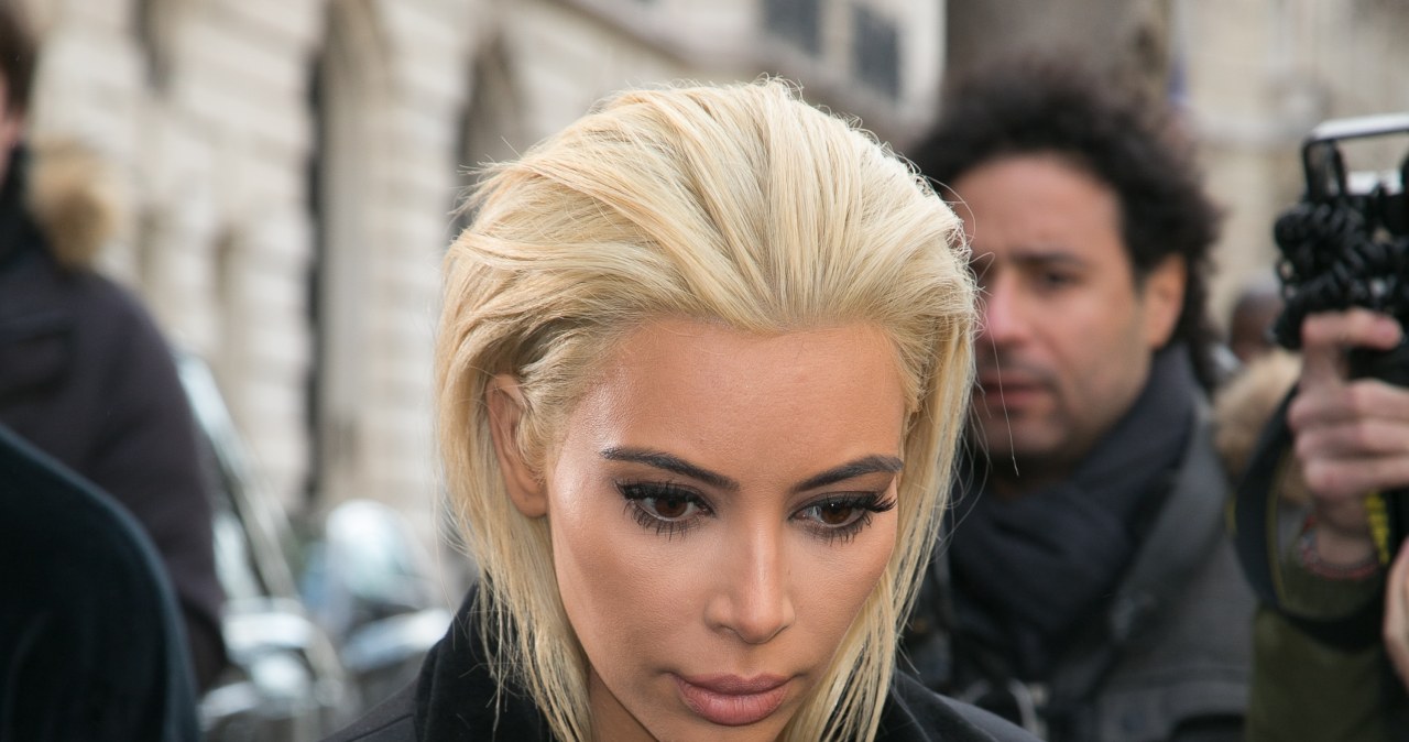 Kim Kardashian zaskoczyła metamorfozą. Platynowy blond i stylizacja rodem z Hollywood