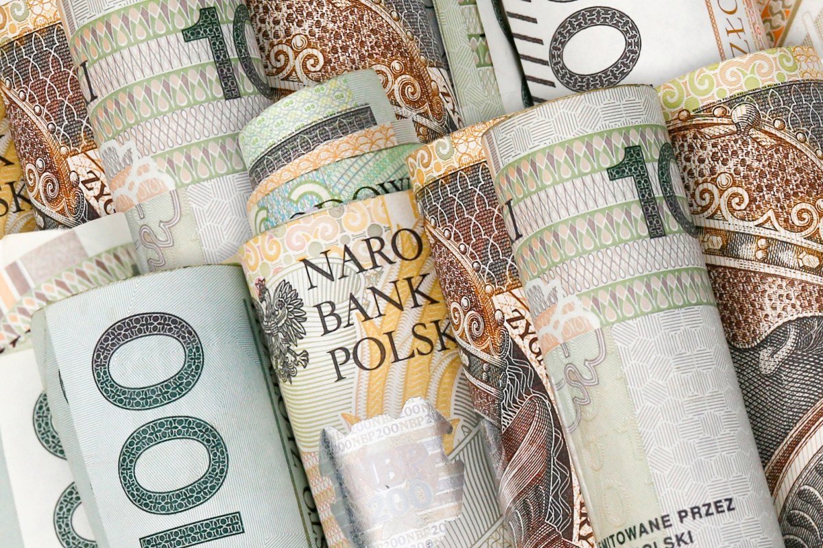 Niższe zatrudnienie i nowe informacje o zarobkach. GUS podał dane