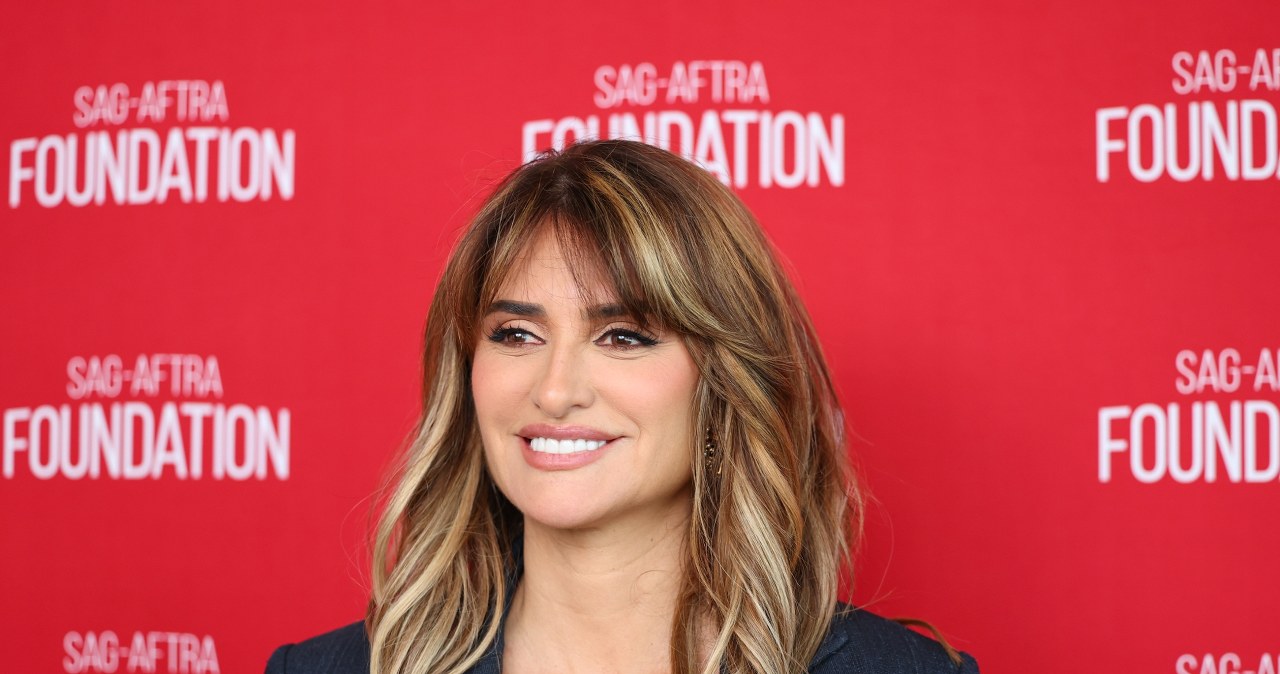 Penelope Cruz w garniturze Chanel i modnych Mary Jane. Tak wygląda letnia elegancja 2026