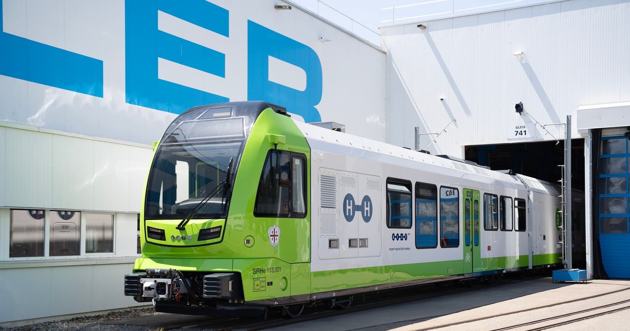 Stadler i ARTS prezentują pierwszy na świecie pociąg woskotorowy na wodór