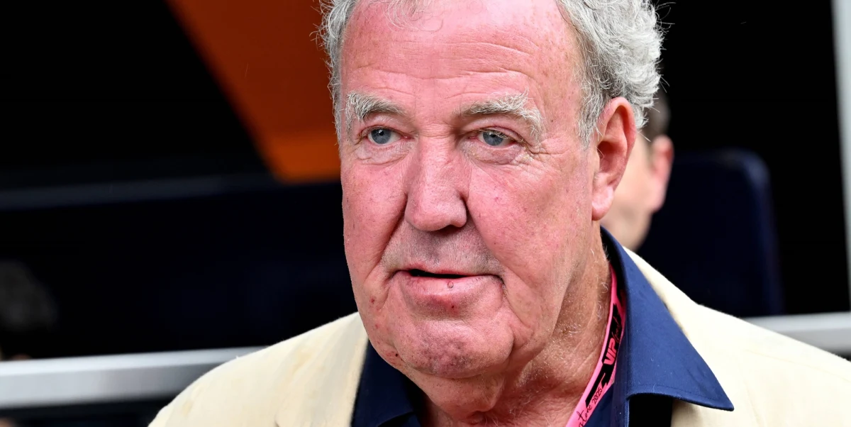 Jeremy Clarkson, gwiazda programów motoryzacyjnych i gospodarz "Farmy Clarksona", podzielił się z fanami najnowszymi informacjami na temat swojego zdrowia. W ubiegłym tygodniu pojawiły się informacje, że dziennikarz choruje na nowotwór prostaty. Teraz ogłosił, że choroba jest w remisji.