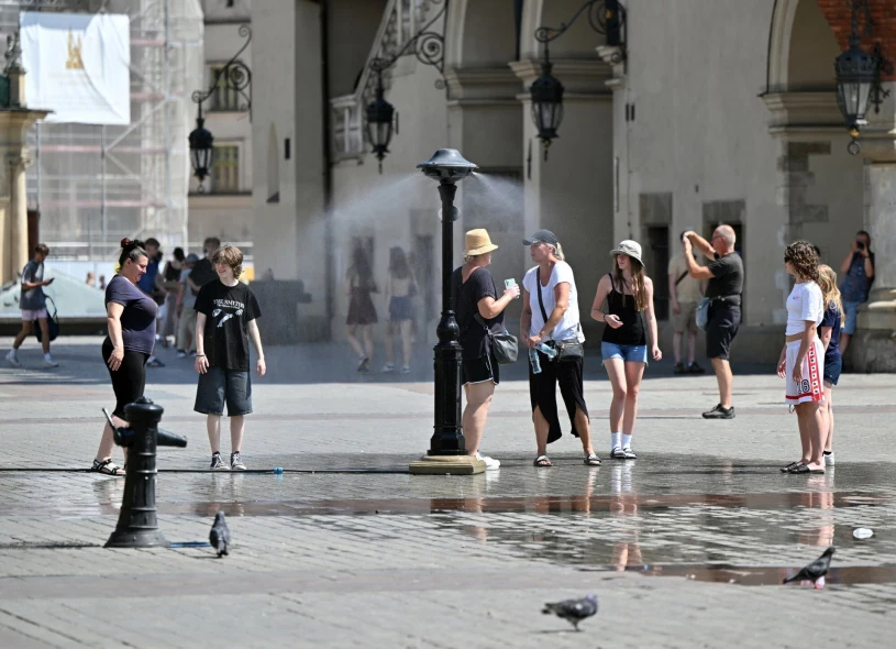 Błędne koło z klimatyzatorami. "Stają się problemem całego miasta"