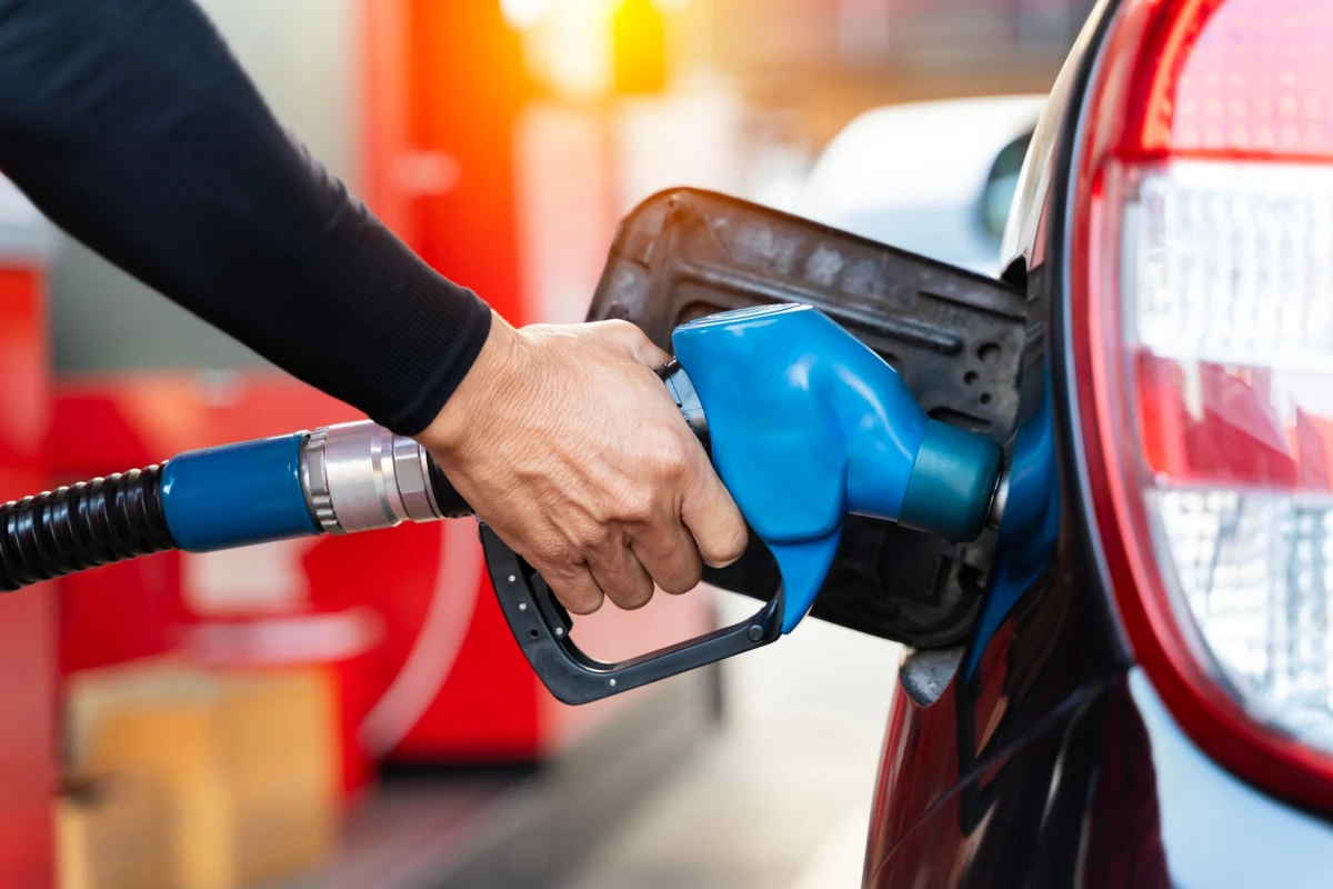 Minister energii opublikował nowe oświadczenie dotyczące cen paliw w Polsce. We wtorek 23 czerwca ceny maksymalne benzyn wzrosną, a diesel potanieje.