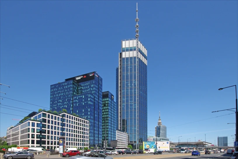 Szyba spadła z wieżowca Varso Tower. "Potężny huk"