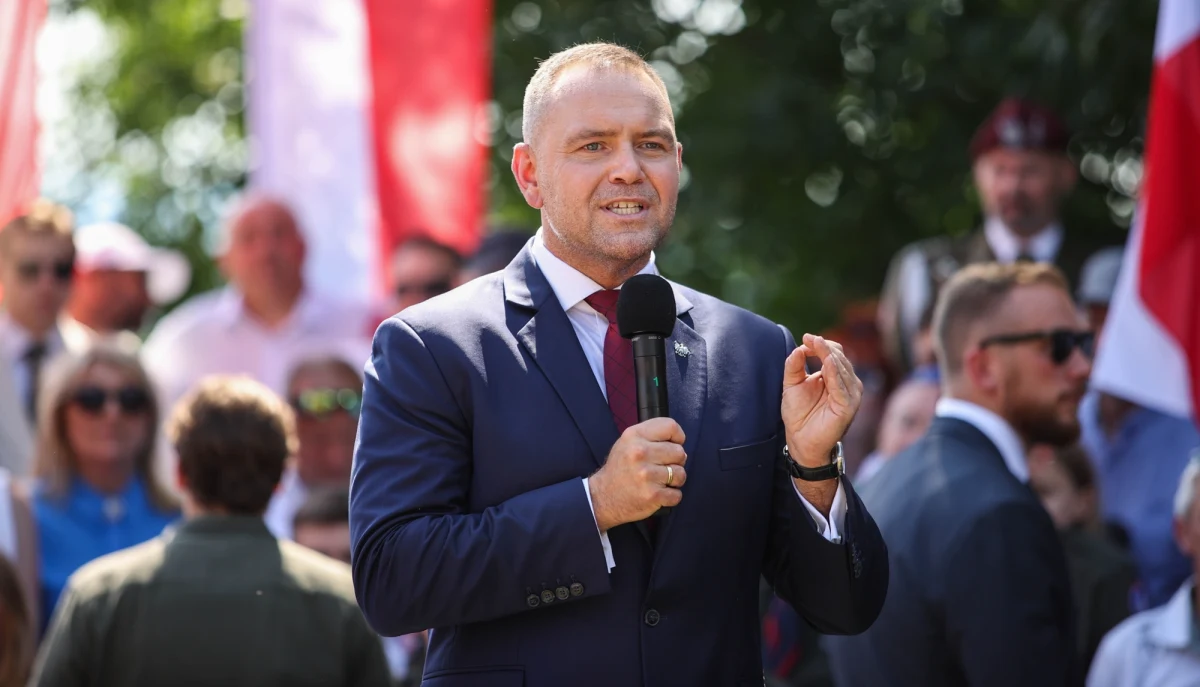 ​Prezydent Karol Nawrocki stanowczo odrzucił sugestie Wołodymyra Zełenskiego, jakoby spór wokół odebrania Orderu Orła Białego miał podłoże w polskiej polityce wewnętrznej. Podkreślił, że konflikt dotyczy wyłącznie oceny historycznych wydarzeń i braku akceptacji dla symboliki banderowskiej w Polsce.