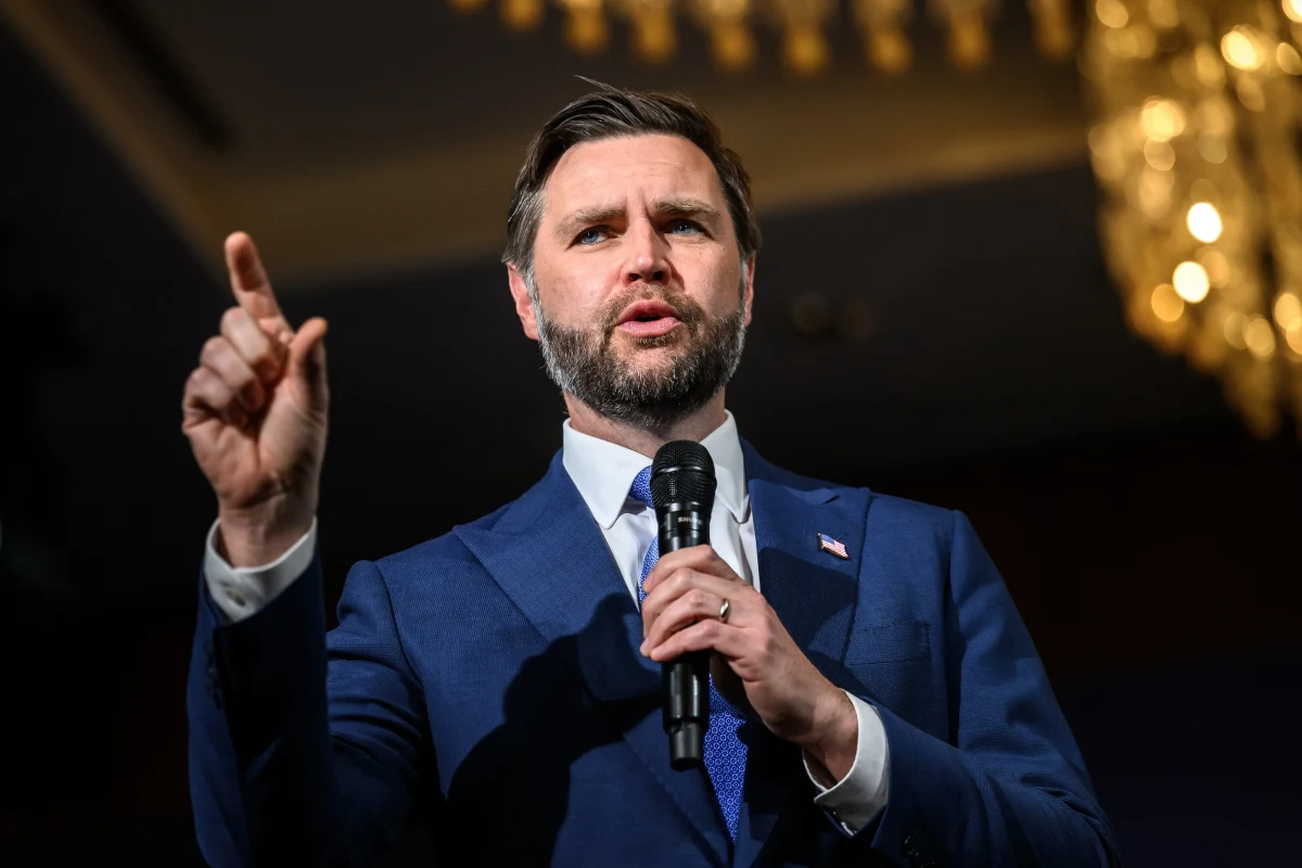 Wiceprezydent Stanów Zjednoczonych J.D. Vance podczas konferencji prasowej w szwajcarskim Buergenstock nie krył optymizmu po zakończonej pierwszej sesji rozmów z irańską delegacją. "Rozmowy położyły bardzo dobry fundament pod udane porozumienie końcowe" – podkreślił Vance, dodając, że osiągnięto "bardzo dobre postępy". Ogłosił także, że Teheran zgodził się na wizytę inspektorów Międzynarodowej Agencji Energii Atomowej.