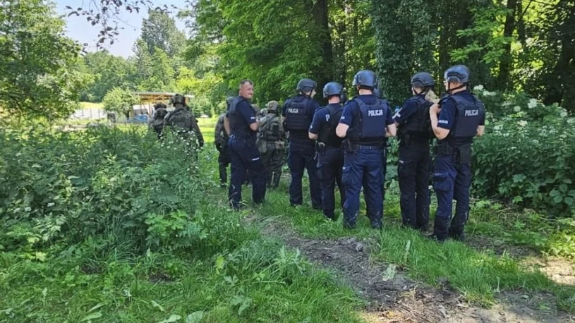 Policja w trakcie obławy w Mierzawie nie mówiła wszystkiego. Nowe informacje