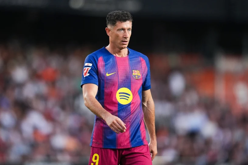 Głośno o następcy Lewandowskiego, Barcelona musi wybrać. Padły nazwiska
