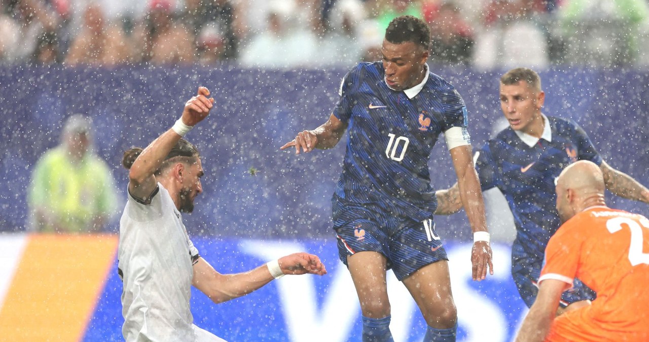 135 minut przerwy, burza i chaos na mundialu. Kibice byli wściekli