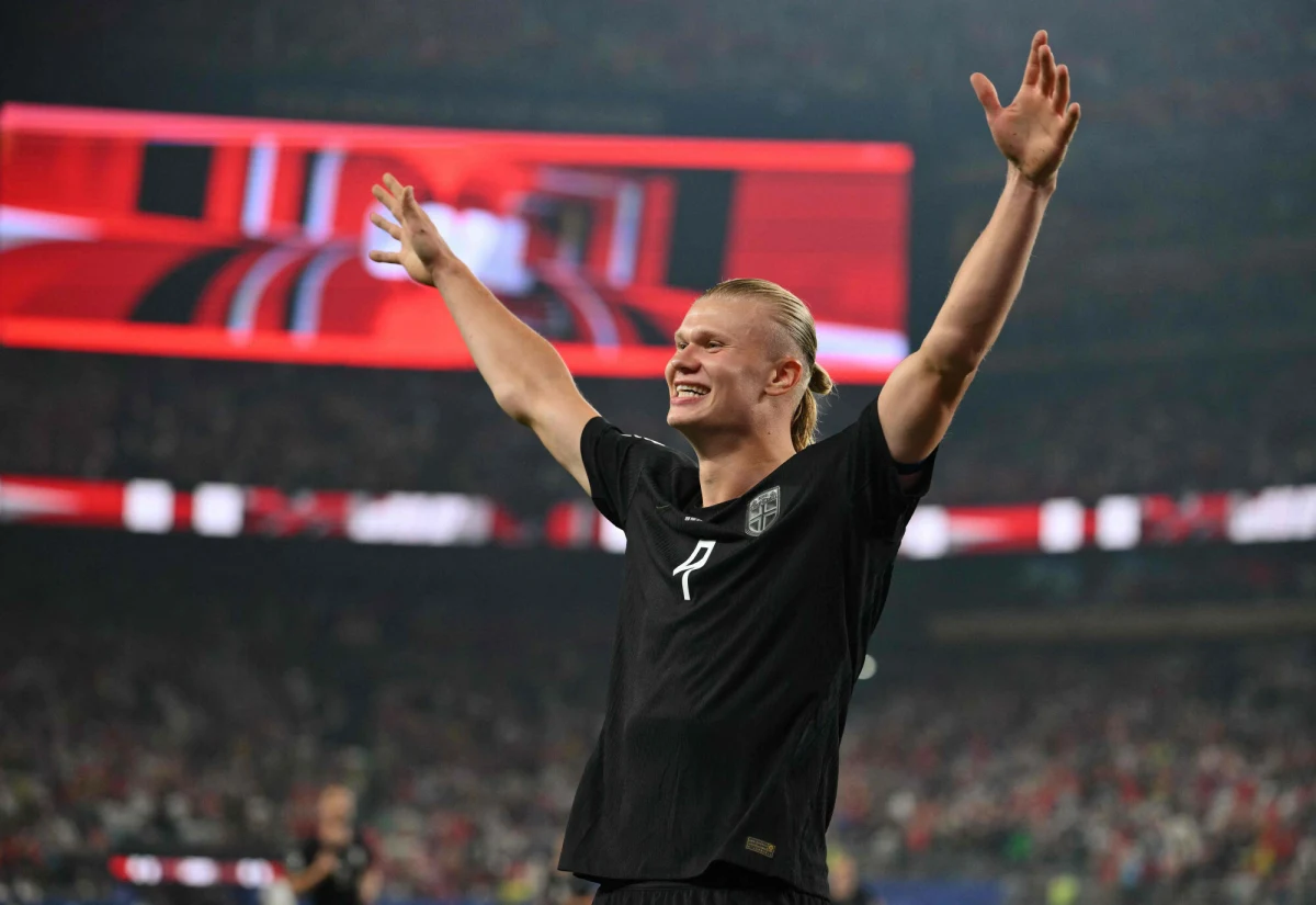 Erling Haaland nie zwalnia tempa, a skandynawskie media są pod wrażeniem. Norwegia pokonała Senegal 3:2 w East Rutherford koło Nowego Jorku. Skandynawowie zapewnili sobie awans do 1/16 finału mundialu. Podobnie jak Francja, która wygrała z Irakiem 3:0 w innym spotkaniu grupy I.