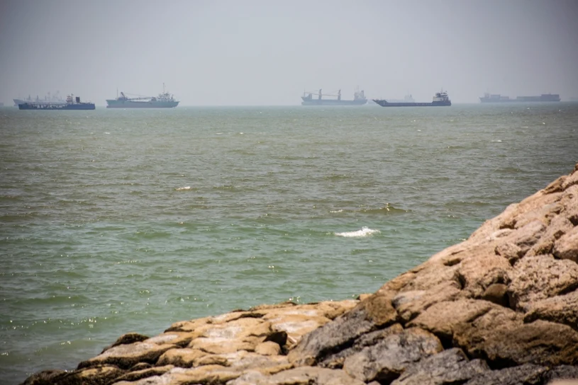 Brent Crude Drops to $77 on Iran Supply Return Fears and Weak China Demand