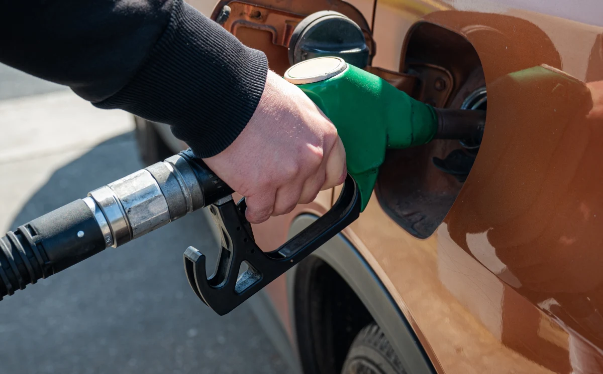 Minister energii ogłosił nowe maksymalne ceny paliw, które obowiązywać będą w środę 24 czerwca. Litr benzyny 95 ma kosztować nie więcej niż 5,97 zł, benzyny 98 - 6,68 zł, a diesla - 6,11 zł.
