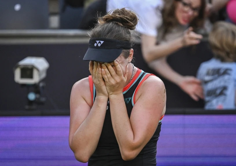 61 minut i koniec. Mistrzyni WTA Berlin za burtą. To ćwiartka Świątek