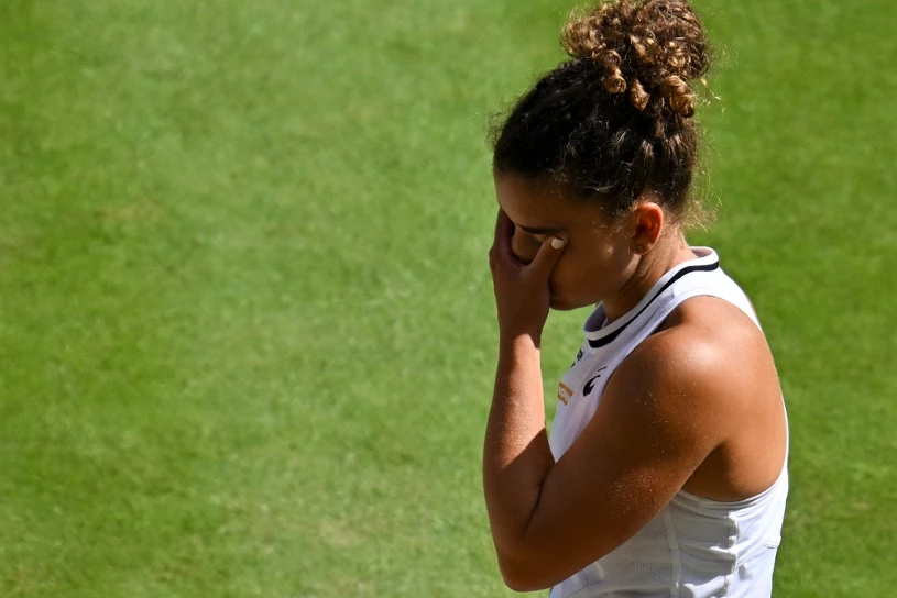 Kolejny koszmar finalistki Wimbledonu. Numer "1" ostatecznie wypada z gry