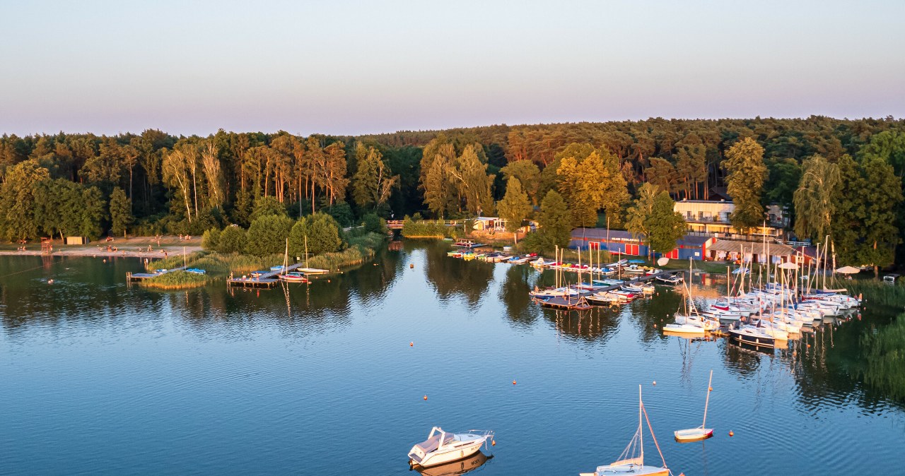 Te jeziora w Lubuskiem zawstydzają Mazury. Woda wygląda wręcz nierealnie