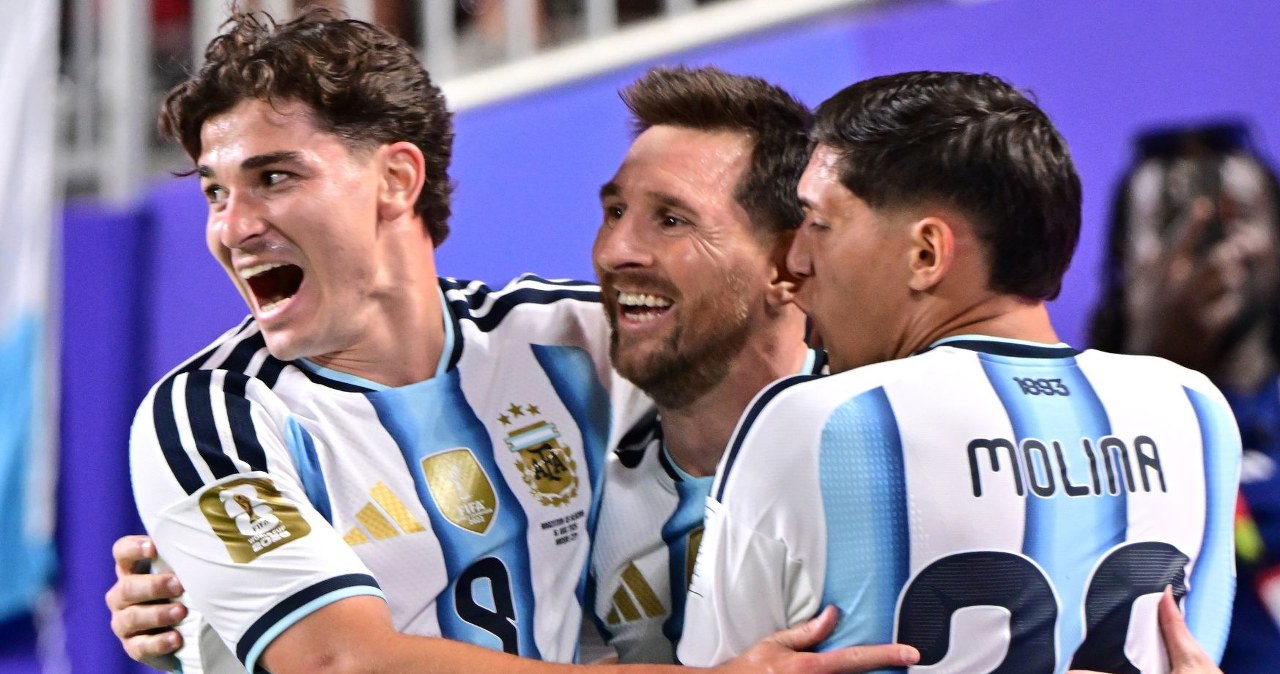Popis Messiego i transfer do Barcelony. Gorąco wokół Argentyny