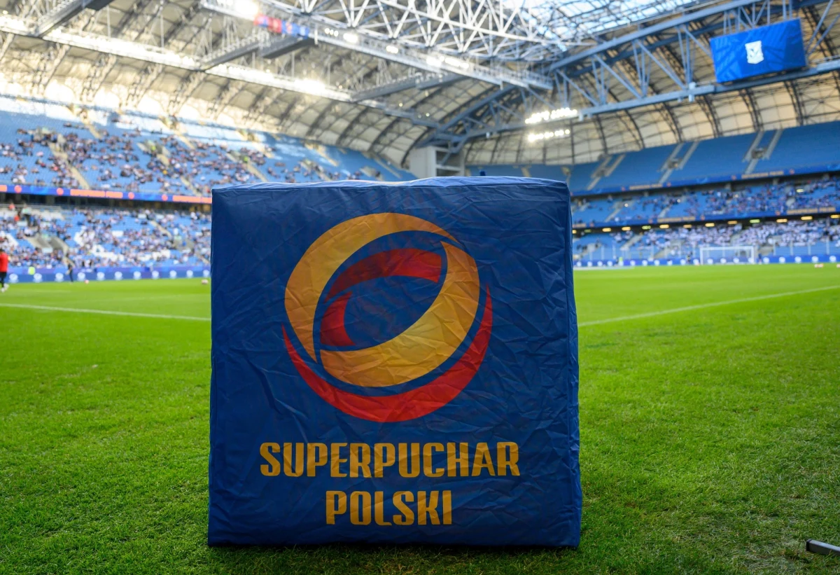 ​Mecz o piłkarski Superpuchar Polski z udziałem mistrza kraju Lecha Poznań i zdobywcy pucharu kraju Górnika Zabrze odbędzie się 16 lipca w Poznaniu - poinformował Polski Związek Piłki Nożnej, po wtorkowych obradach zarządu. Spotkanie, będące wstępem do nowego sezonu ekstraklasy, rozpocznie się o godz. 20.45.