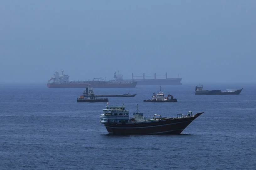 Ropa tanieje: Brent po 75 dol., WTI po 72 dol. dzięki ruchowi w Cieśninie Ormuz