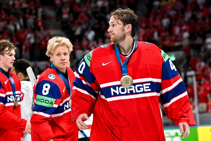 Bohater hokejowego MŚ Henrik Haukeland wylecął z reprezentacji Norwegii za transfer do Rosji