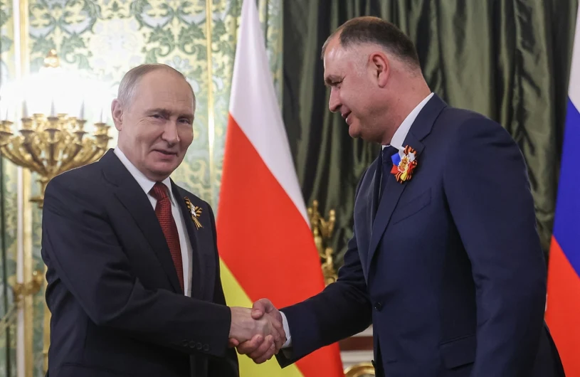 Przywódca Osetii Południowej Gagłojew rezygnuje, by zostać doradcą Putina