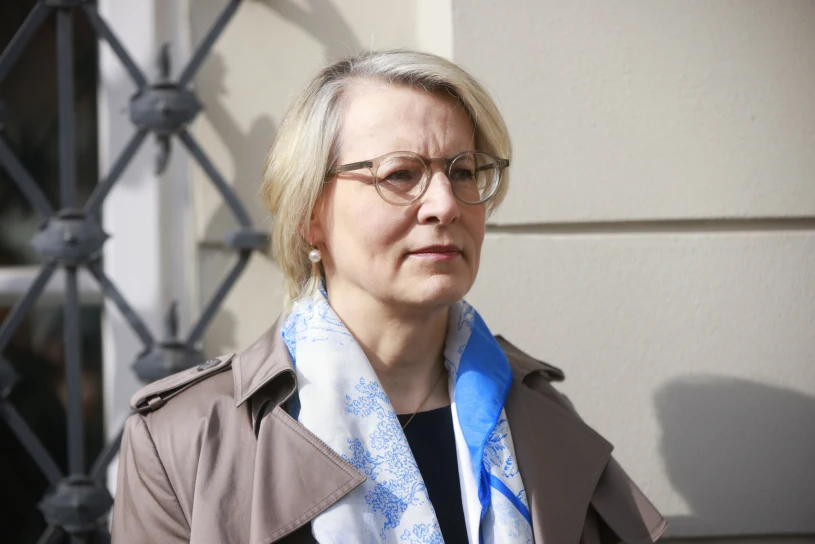 Prokurator Grażyna Stronikowska prześwietlana. W tle ryczałt mieszkaniowy