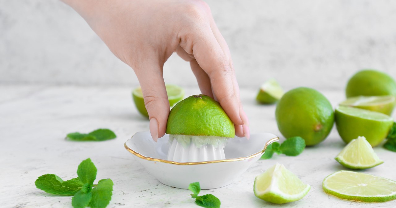 Rozświetlająca maseczka z limonki. Nałóż na twarz i pozbądź się zaskórników