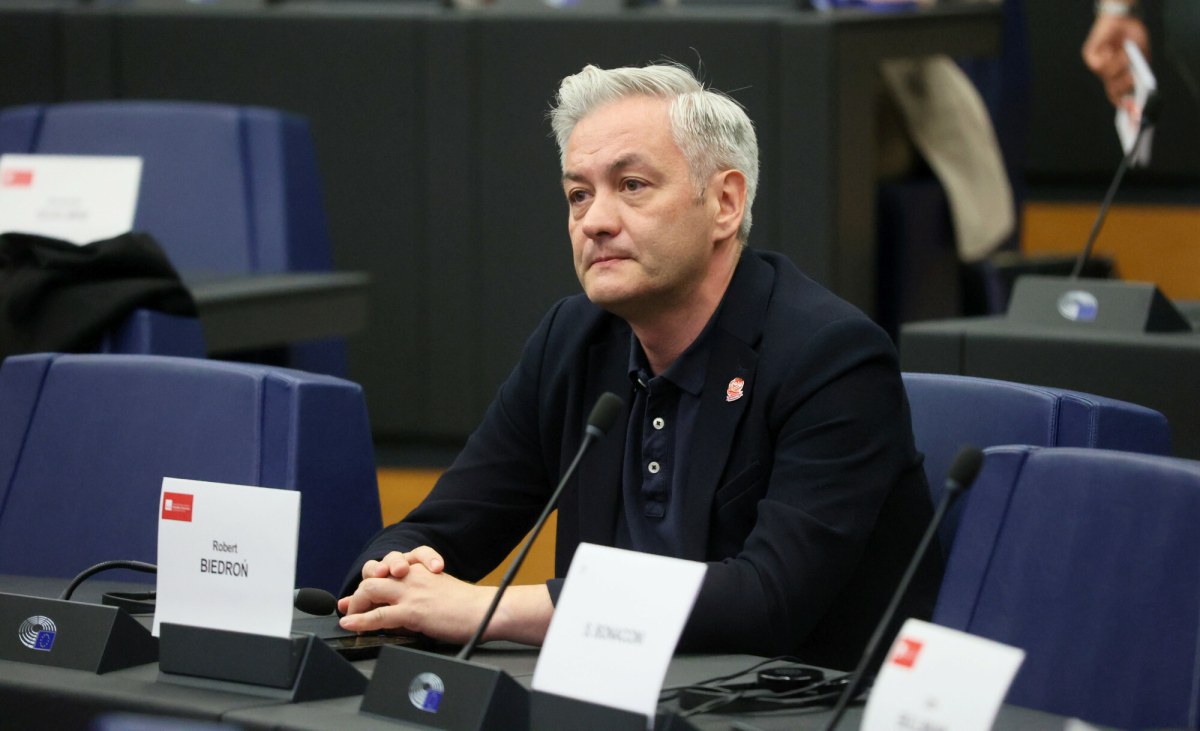 Biedroń do Sikorskiego po spotkaniu z talibami. "Polska de facto uznaje władze w Kabulu"