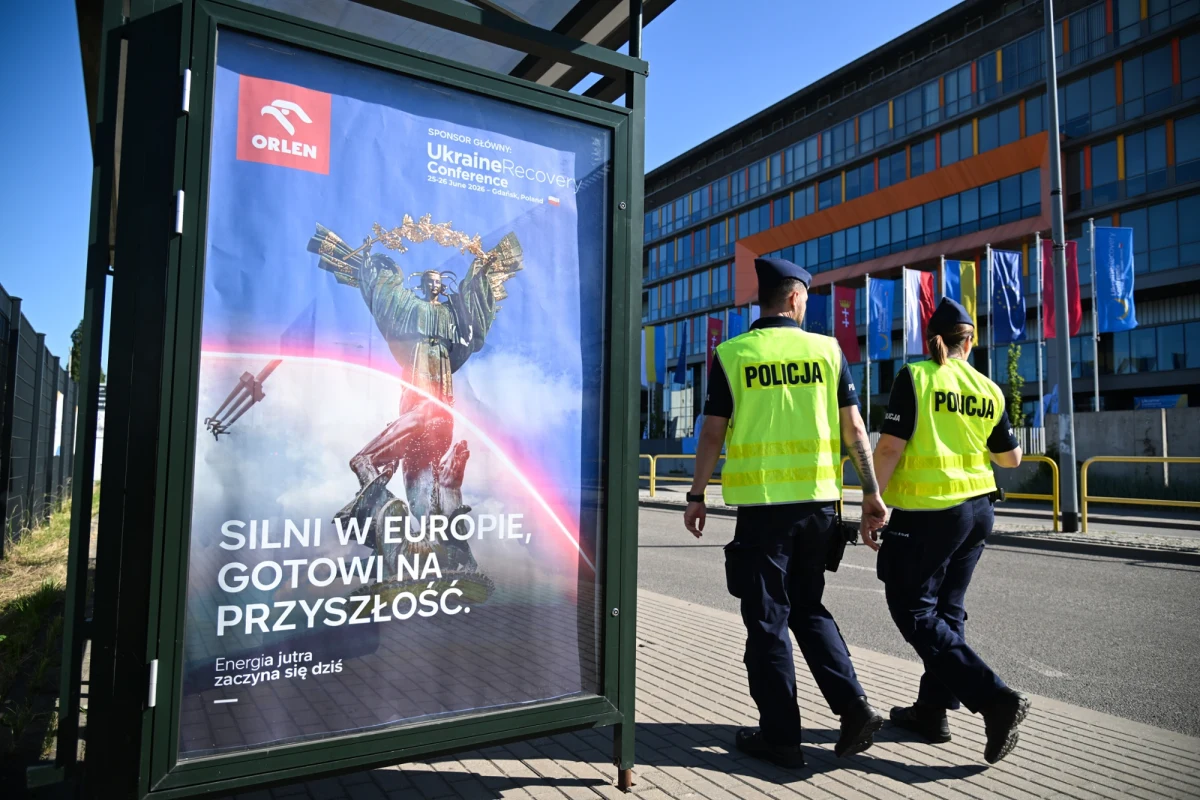 ​"Rosja może przygotowywać prowokacje w Ukrainie z użyciem polskiej symboliki, do których może dojść podczas Konferencji na rzecz Odbudowy Ukrainy (URC 2026) w Gdańsku" - ostrzegło Centrum Przeciwdziałania Dezinformacji w Kijowie. Celem ma być m.in. pogłębienie podziałów między Polską i Ukrainą.
