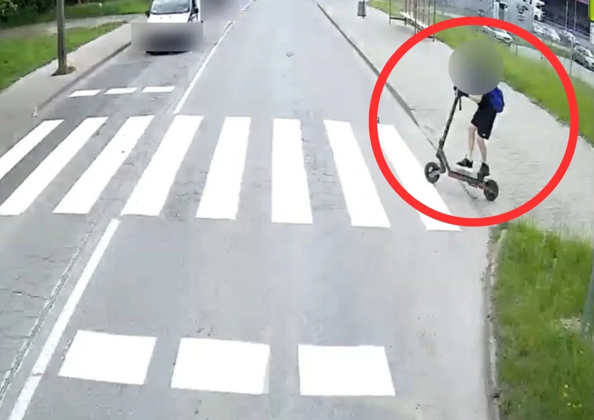 Poruszający się na hulajnodze elektrycznej 11-letni chłopiec zderzył się z autobusem komunikacji miejskiej na ulicy Zygmuntowskiej w Gliwicach. Funkcjonariusze publikują nagranie dopiero teraz, podkreślając jego walor profilaktyczny.