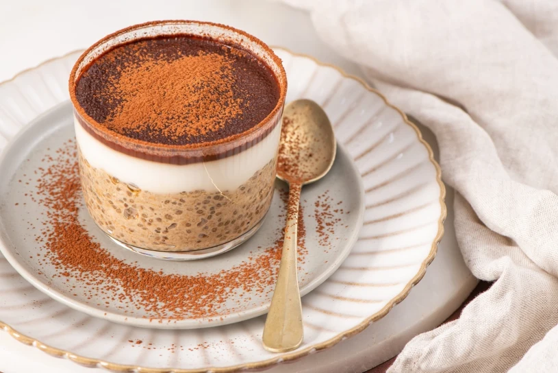 Pudding chia w stylu tiramisu: dietetyczny deser wysokobiałkowy bez wyrzutów sumienia
