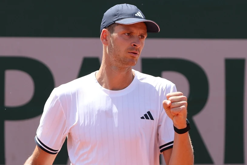 Hurkacz rozpoczął operację "Wimbledon". 6:1 w meczu z mistrzem ATP 500