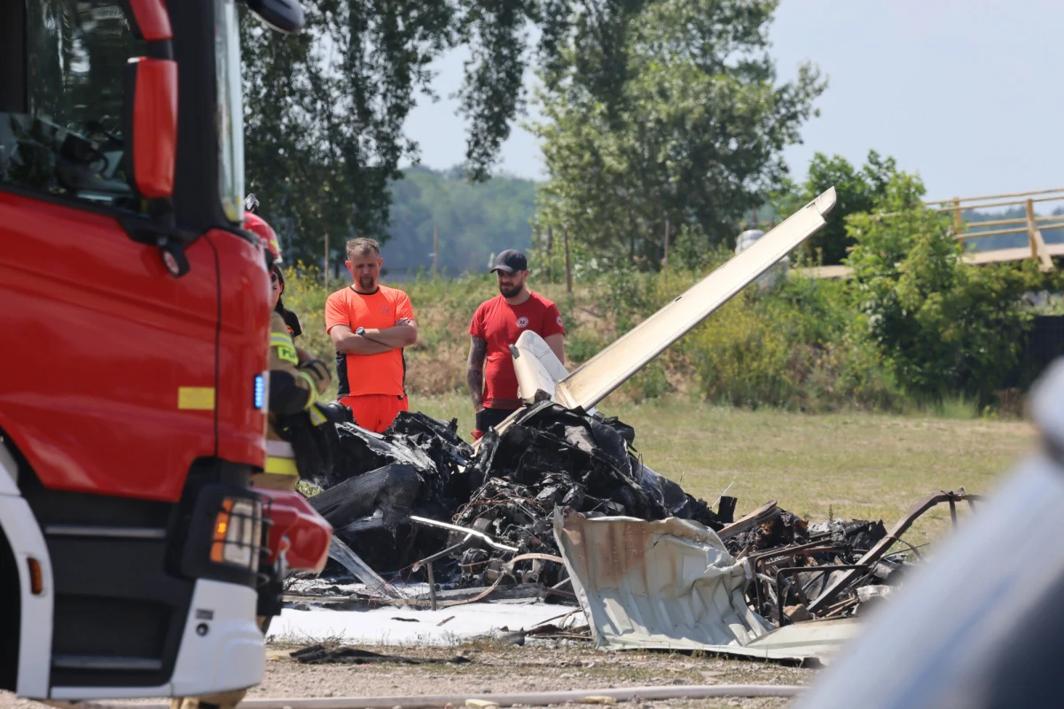 Katastrofa awionetki na warszawskim lotnisku Bemowo. Samolot rozbił się przy lądowaniu. Informację o tym zdarzeniu dostaliśmy na Gorącą Linię RMF FM.