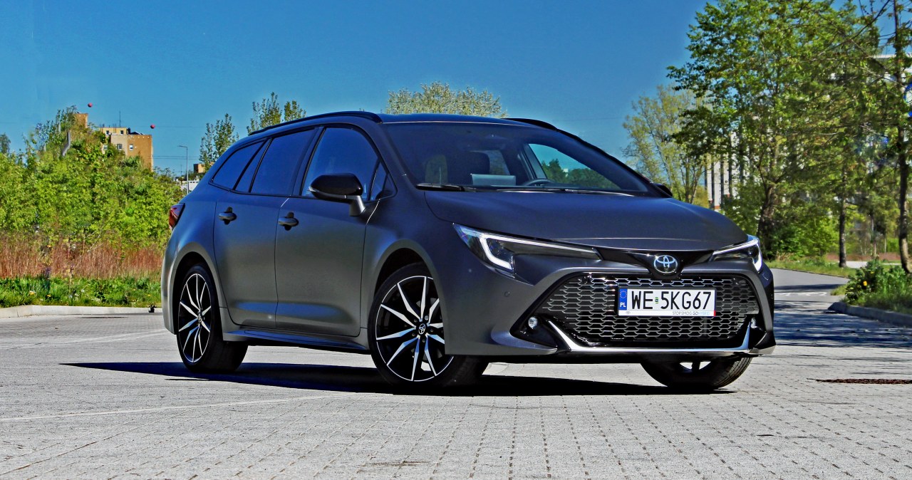 Toyota Corolla GR Sport jest mało sportowa, ale pali w mieście 3,9 l/100 km