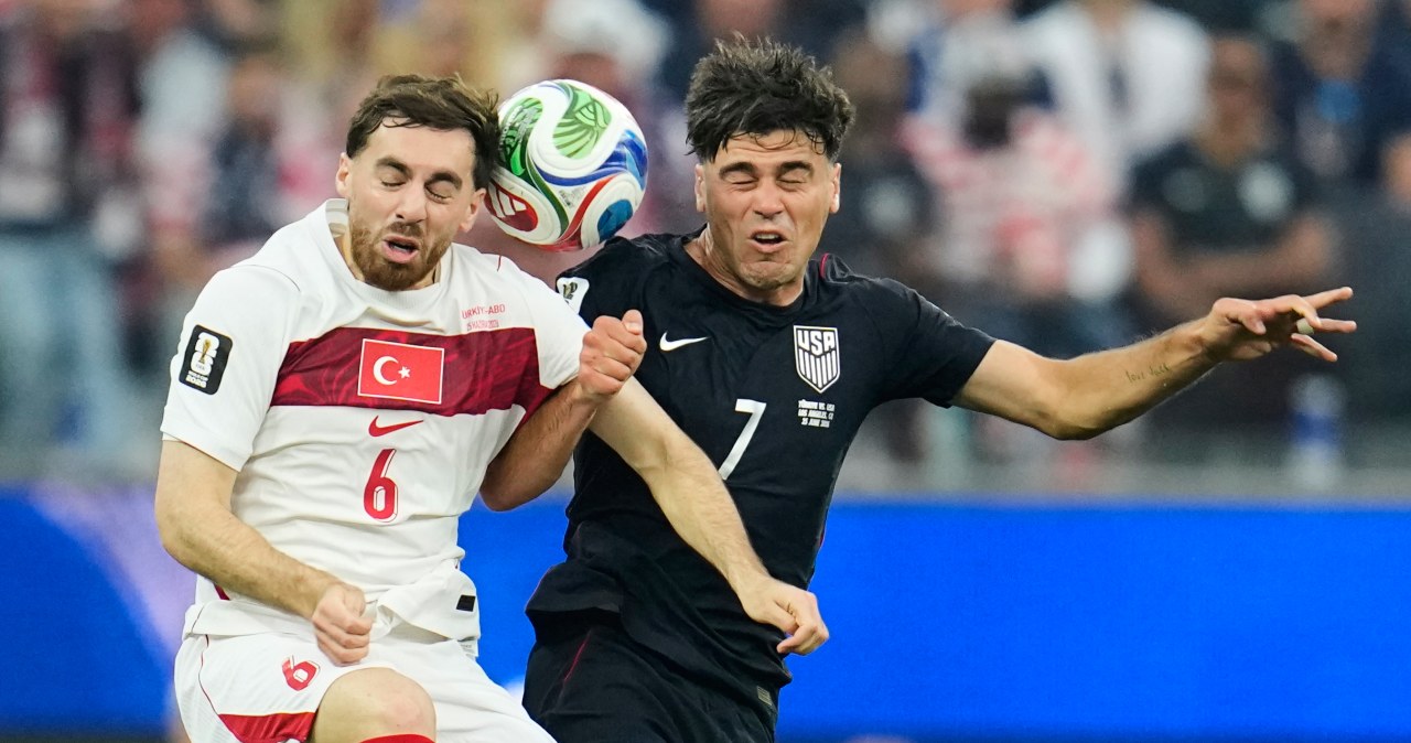Koszmarne deja vu, potem dwa ciosy i zwrot. Gospodarze mundialu zaskoczeni