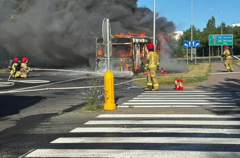 Autobus MPK Poznań spłonął doszczętnie — nikt nie ucierpiał