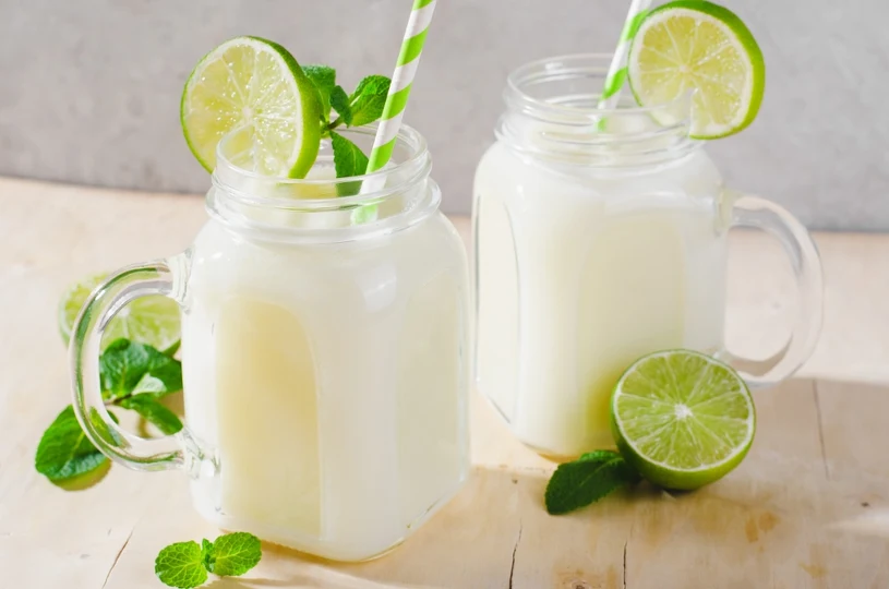 Brazylijska lemoniada ze słodzonym mlekiem skondensowanym hitem TikToka tego lata