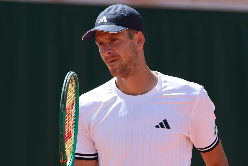 Hurkacz pokonał Mensika 6:0 w trzecim secie i awansował w Wimbledonie