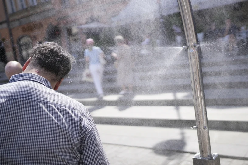 Up to 42°C in Poland: Red Warnings Issued, Experts Urge Alcohol Abstinence